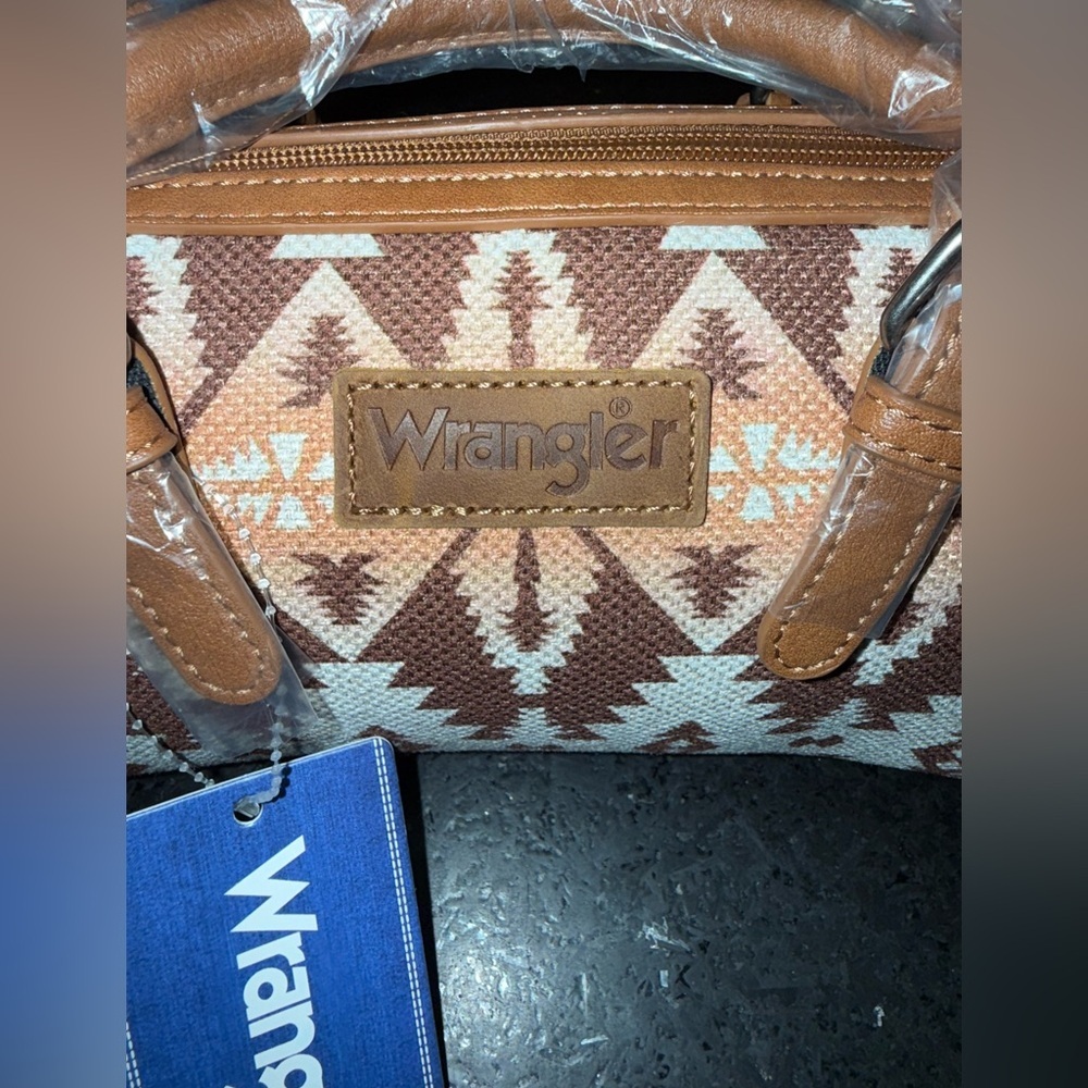 NEW WRANGLER AZTEC SOUTHWEST PRINT BARREL HANDBAG DETACHABLE CROSSBODY STRAP - Picture 5 of 12